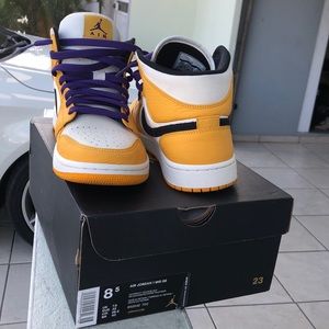 Air Jordan 1 Mid SE Lakers